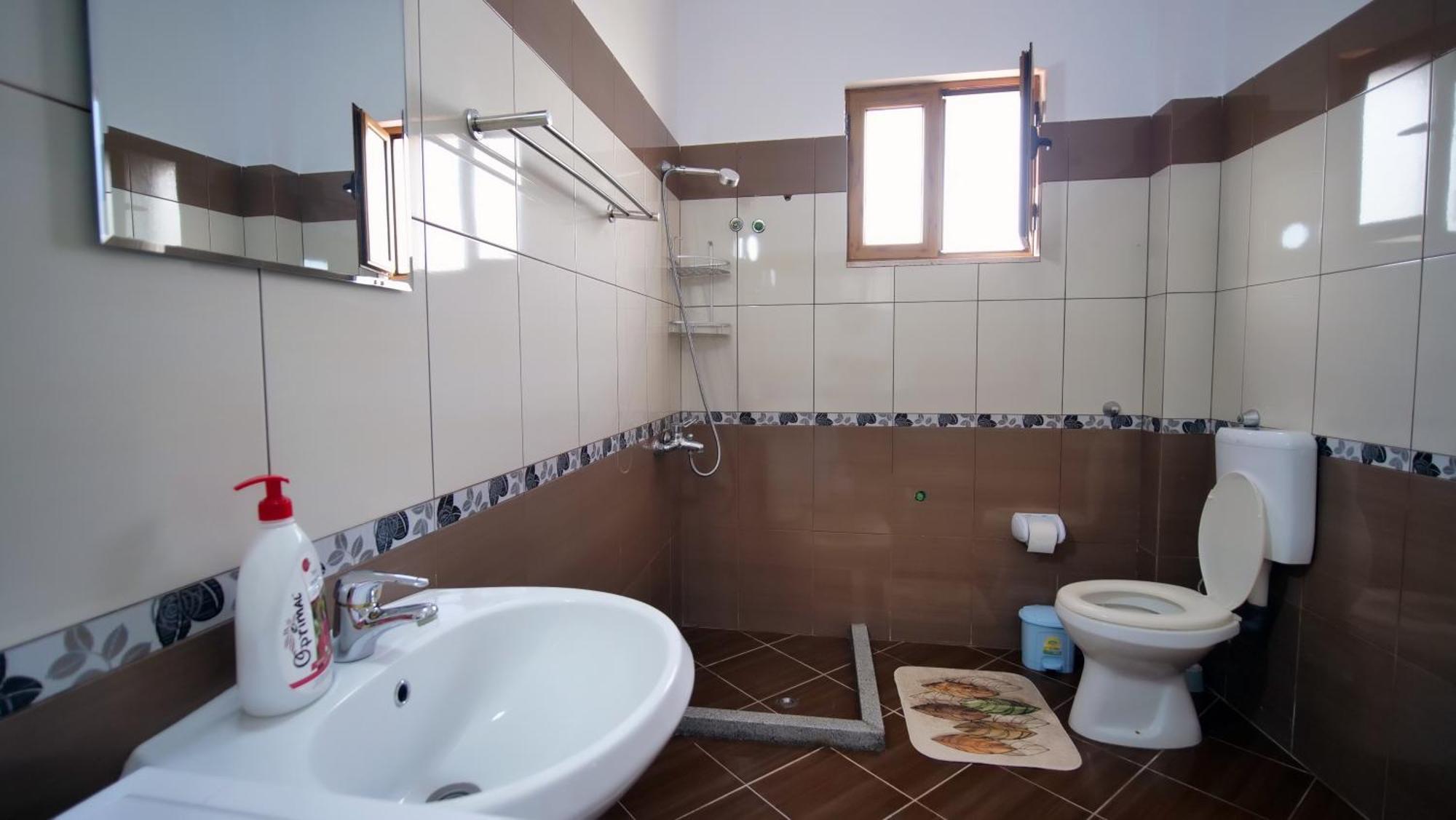 Vila Dean Berat Exteriör bild