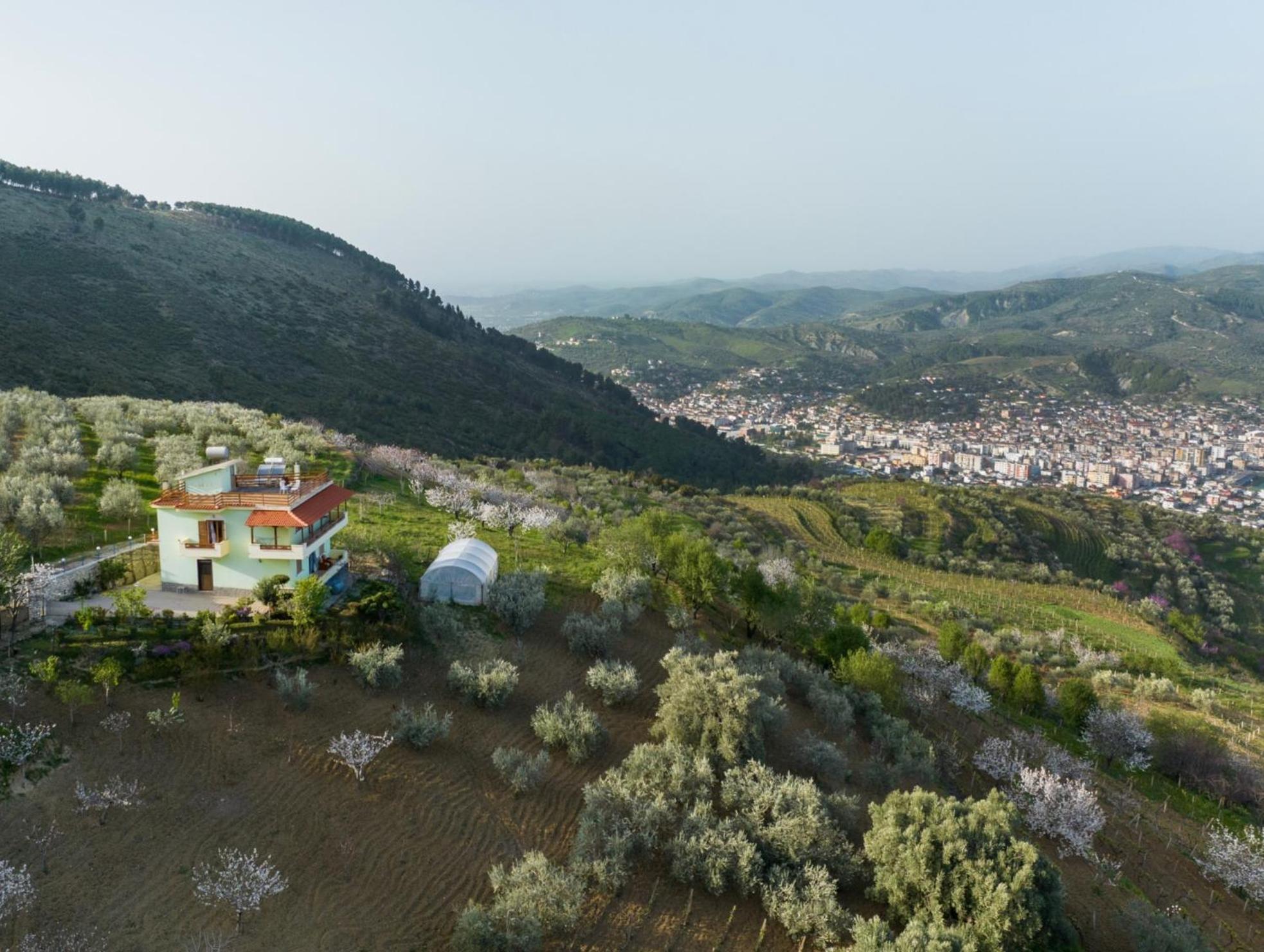 Vila Dean Berat Exteriör bild